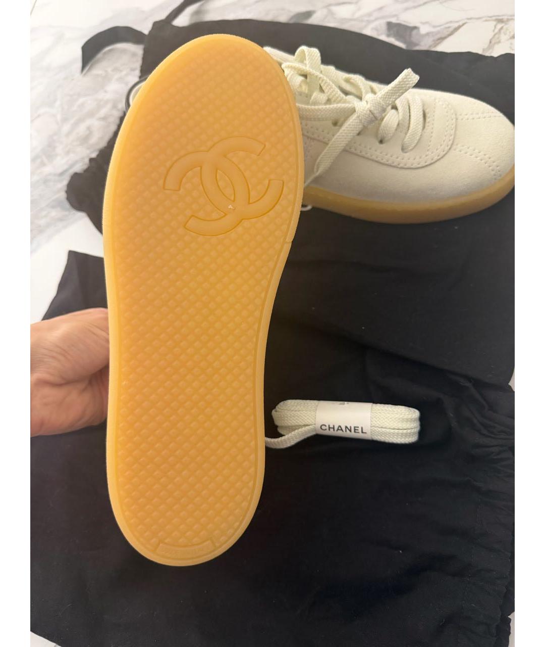 CHANEL Бежевые замшевые кеды, фото 3