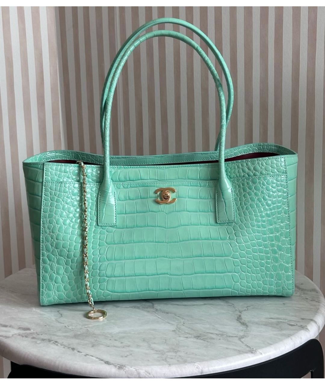 CHANEL Бирюзовая кожаная сумка с короткими ручками, фото 2