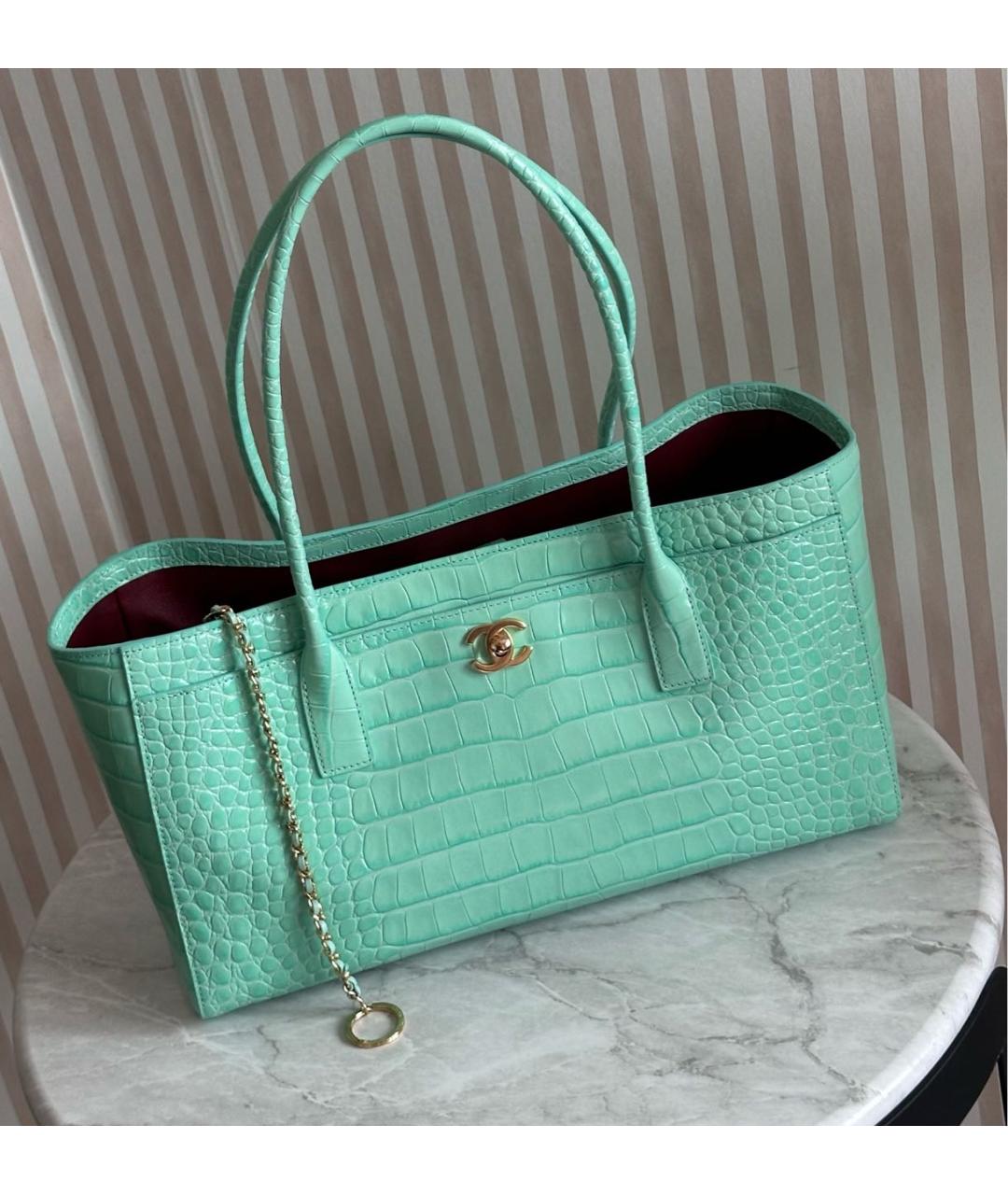CHANEL Бирюзовая кожаная сумка с короткими ручками, фото 3