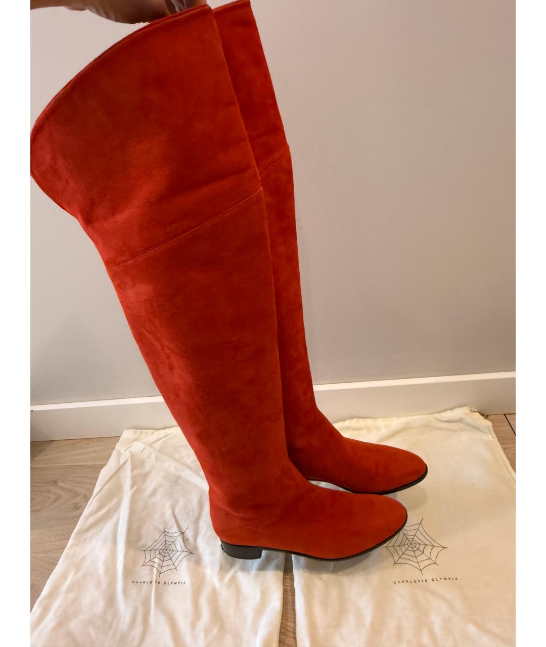 CHARLOTTE OLYMPIA Красные замшевые ботфорты, фото 5