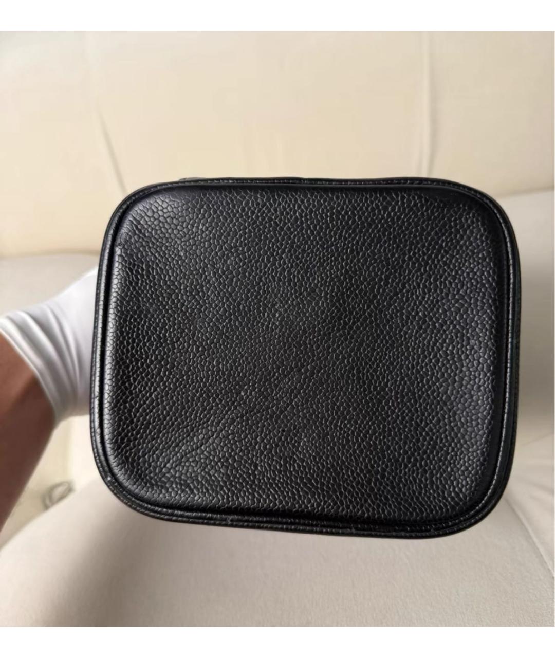 CHANEL Черная кожаная сумка с короткими ручками, фото 3