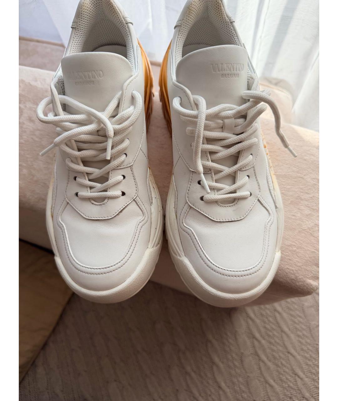 VALENTINO Белые кожаные кроссовки, фото 3
