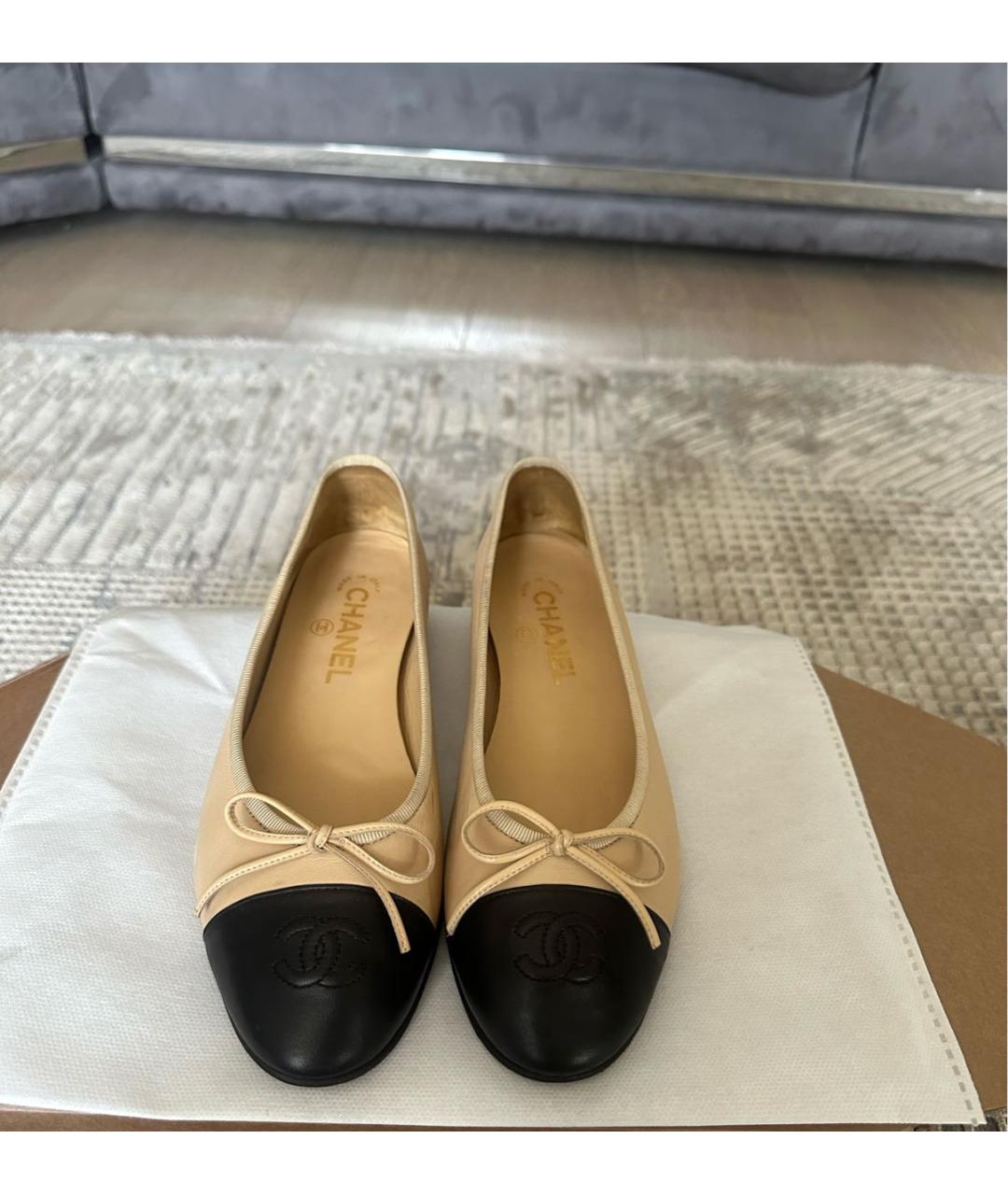 CHANEL Бежевые кожаные балетки, фото 2