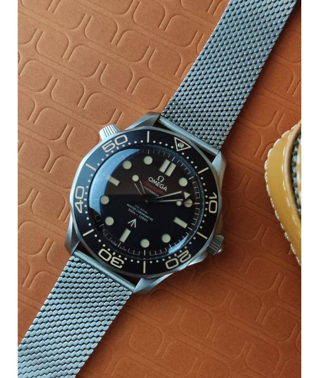 OMEGA Черные металлические часы, фото 2