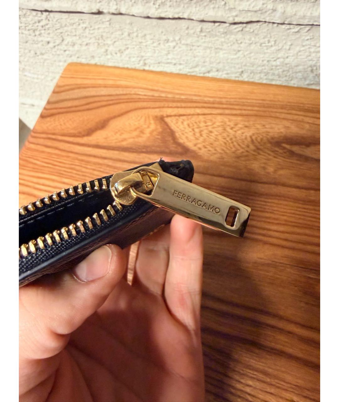 FERRAGAMO Черный кожаный кардхолдер, фото 5
