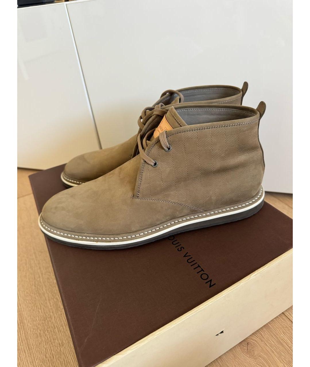 LOUIS VUITTON Бежевые замшевые низкие ботинки, фото 3