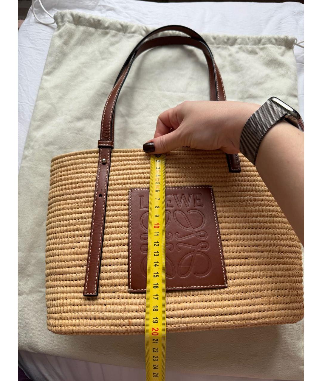 LOEWE Бежевая пелетеная сумка тоут, фото 5
