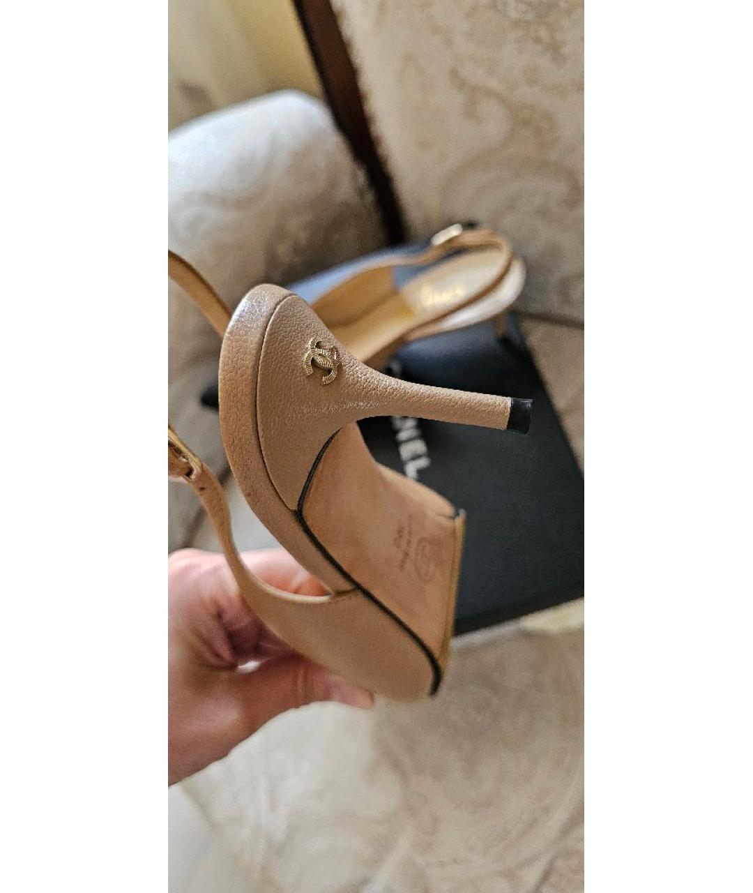 CHANEL Бежевые кожаные лодочки на низком каблуке, фото 4