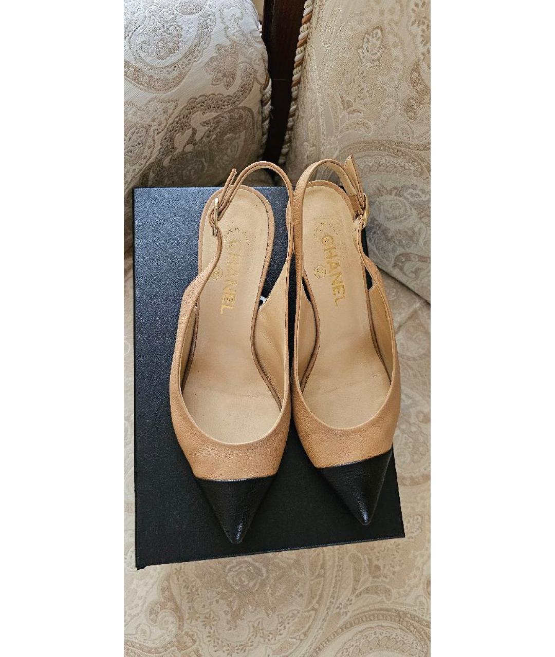 CHANEL Бежевые кожаные лодочки на низком каблуке, фото 9