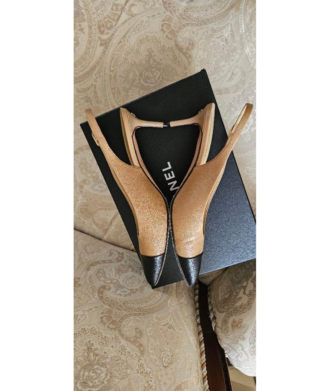 CHANEL Бежевые кожаные лодочки на низком каблуке, фото 3