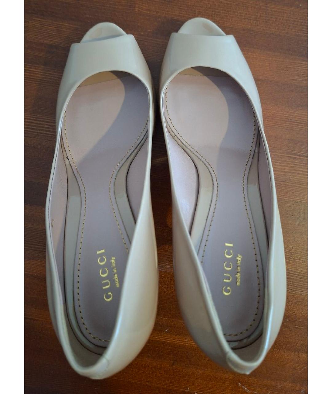 GUCCI Бежевые туфли из лакированной кожи, фото 3