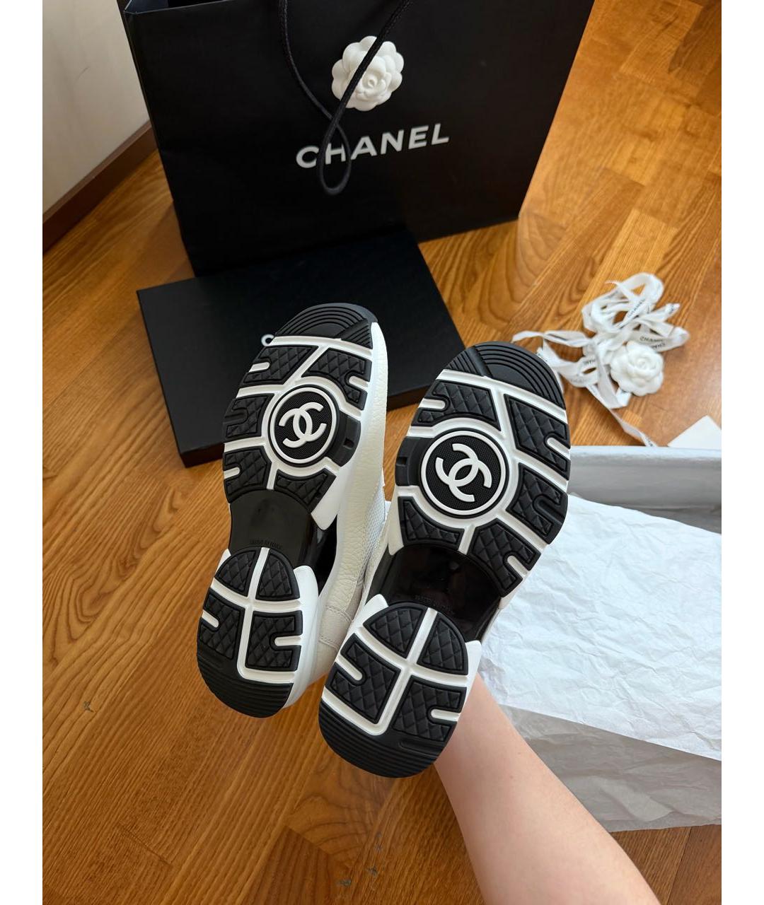 CHANEL Белые кожаные кеды, фото 4