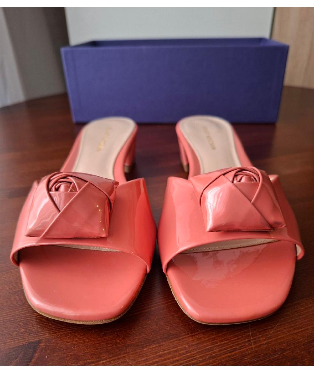 STUART WEITZMAN Розовые сабо из лакированной кожи, фото 2