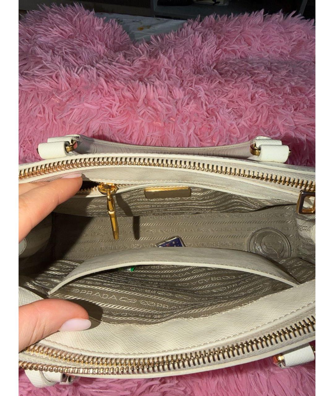 PRADA Белая кожаная сумка с короткими ручками, фото 4