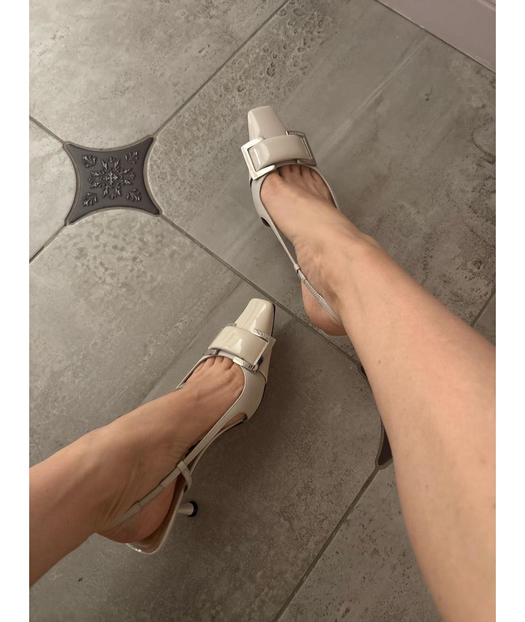 SERGIO ROSSI Бежевые туфли из лакированной кожи, фото 5