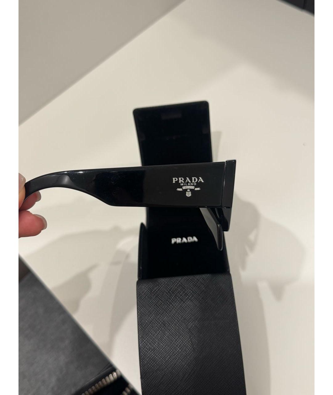 PRADA Черные пластиковые солнцезащитные очки, фото 2