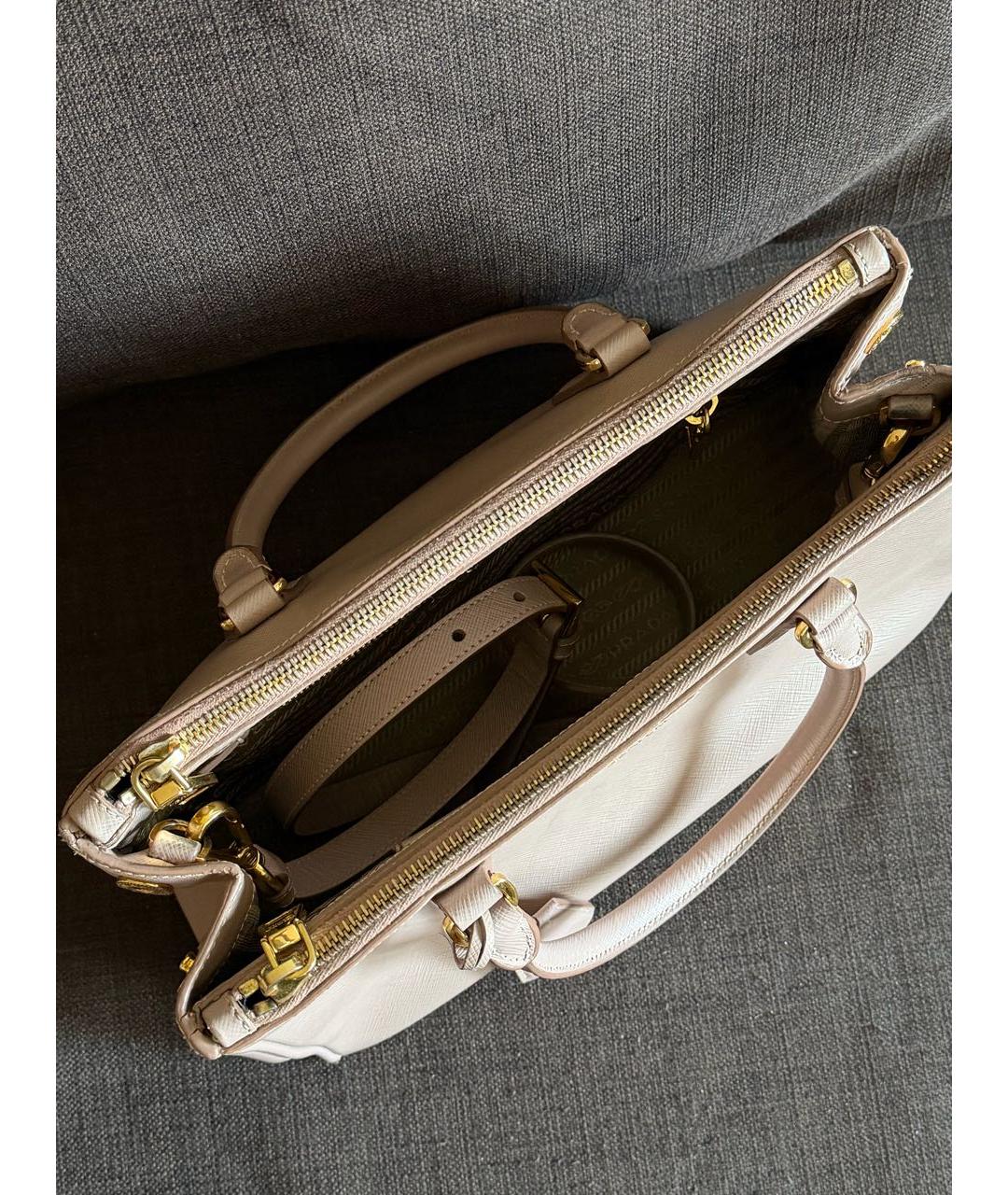 PRADA Бежевая кожаная сумка с короткими ручками, фото 4