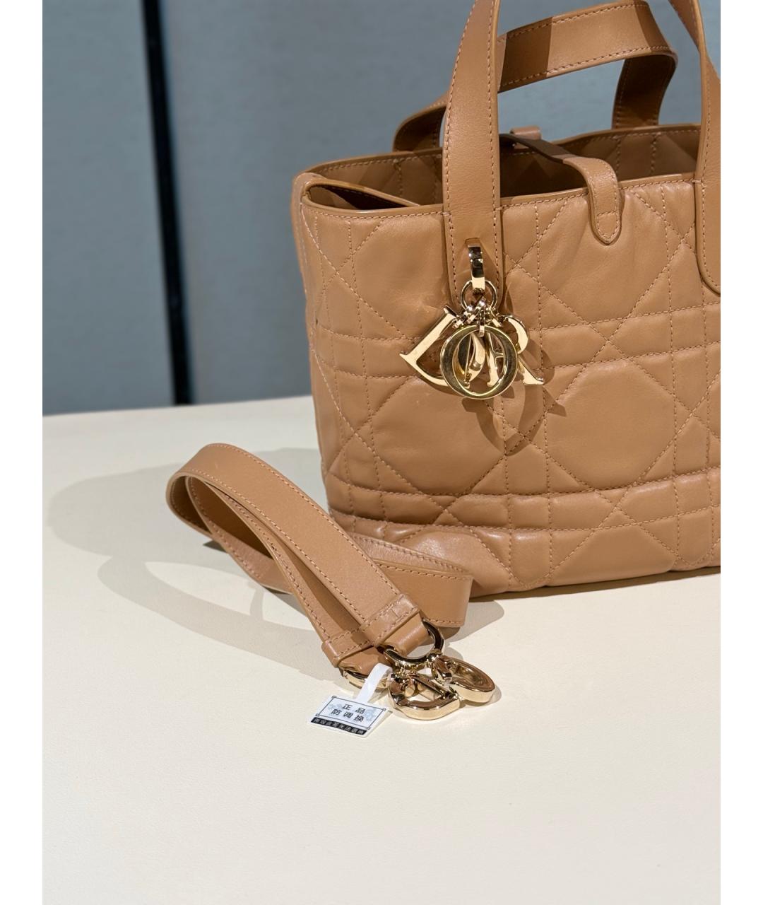 CHRISTIAN DIOR Бежевая кожаная сумка тоут, фото 2