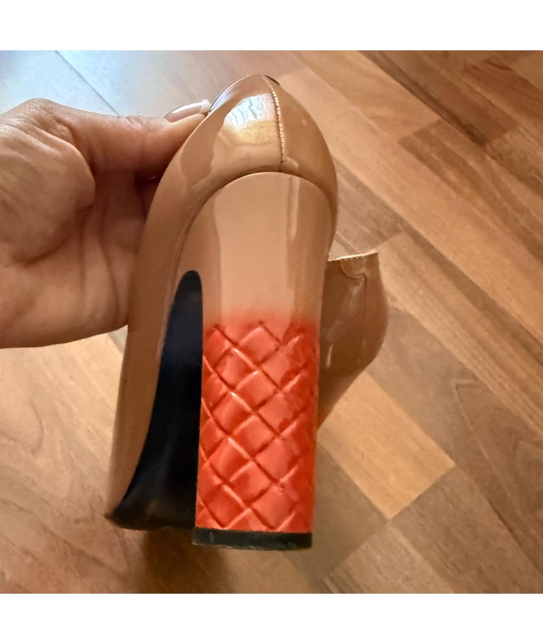 BOTTEGA VENETA Бежевые туфли из лакированной кожи, фото 7