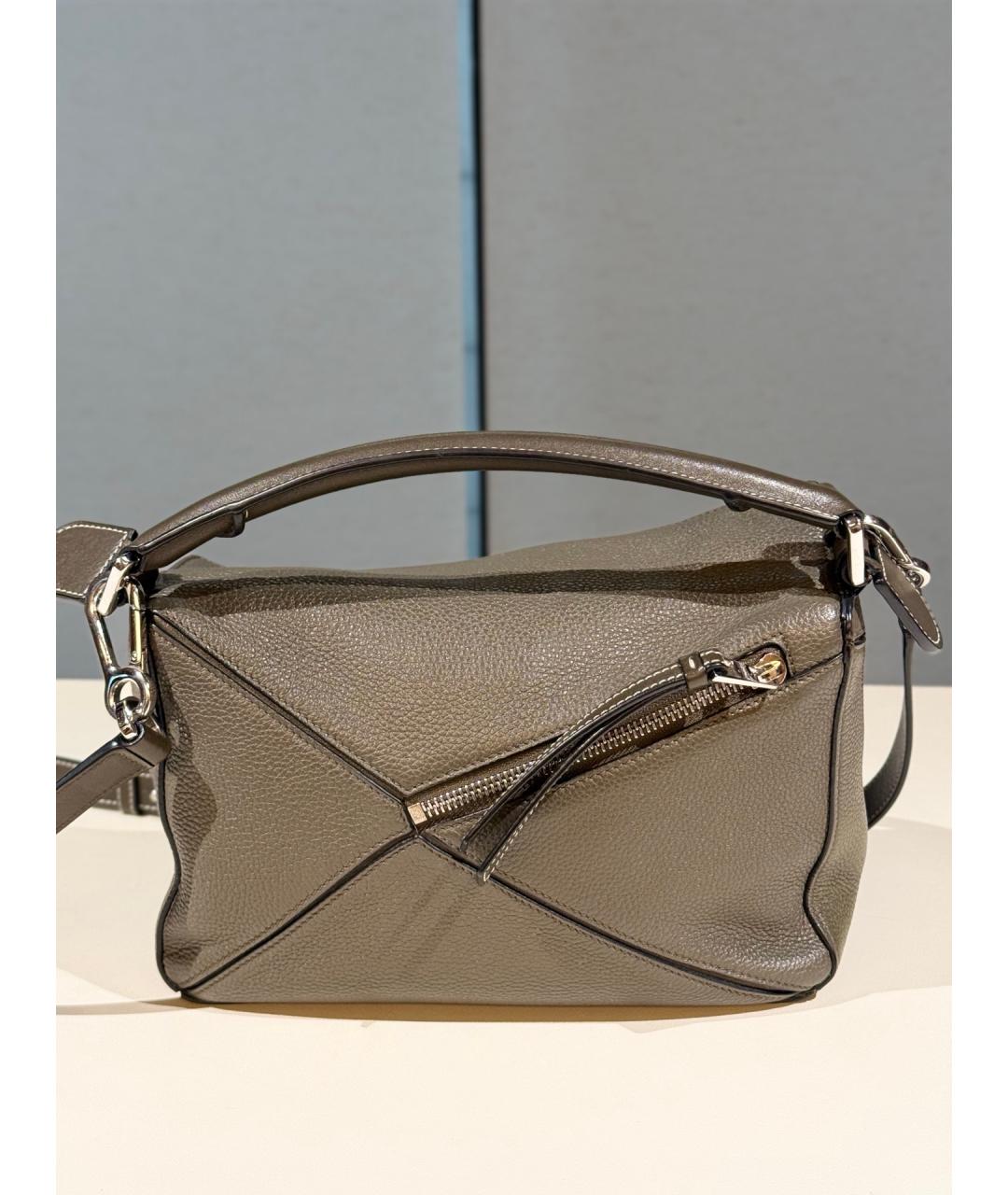 LOEWE Серая кожаная сумка с короткими ручками, фото 5