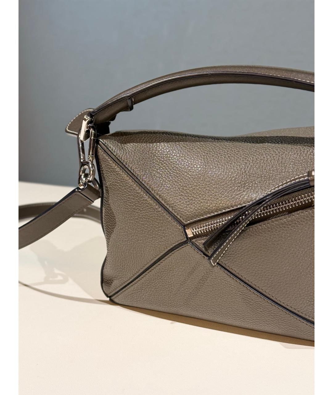 LOEWE Серая кожаная сумка с короткими ручками, фото 6