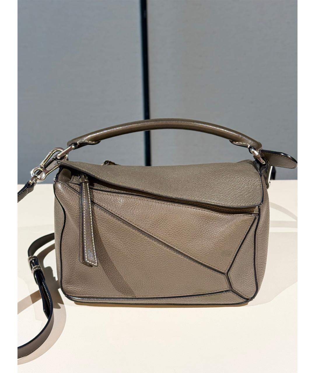 LOEWE Серая кожаная сумка с короткими ручками, фото 7
