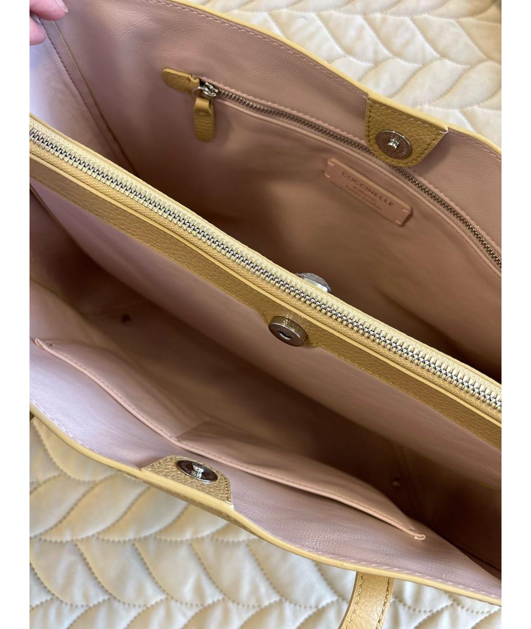 COCCINELLE Бежевая кожаная сумка через плечо, фото 4