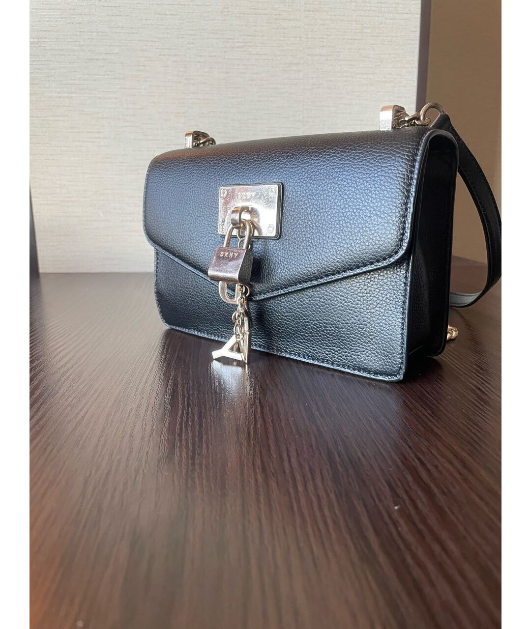 DKNY Черная кожаная сумка через плечо, фото 2