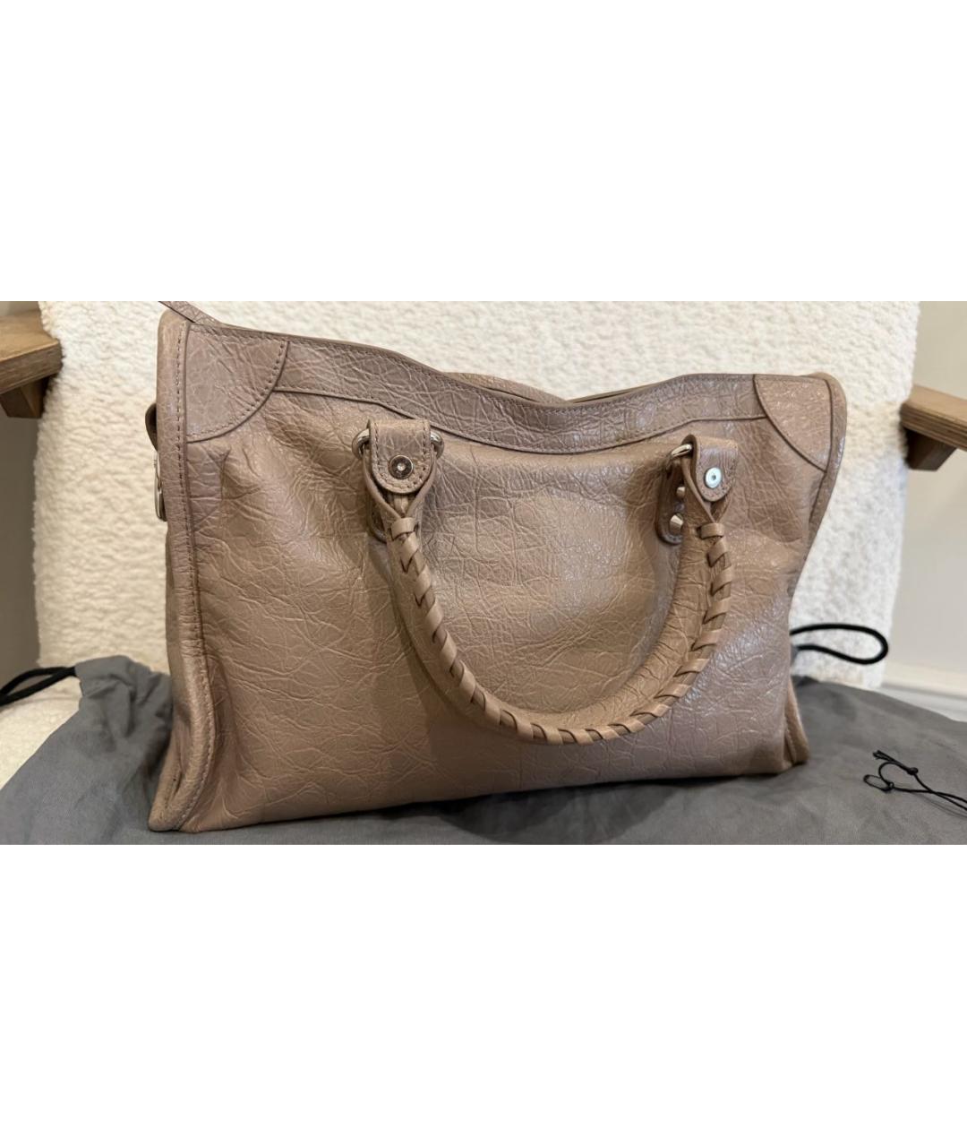 BALENCIAGA Бежевая кожаная сумка с короткими ручками, фото 4