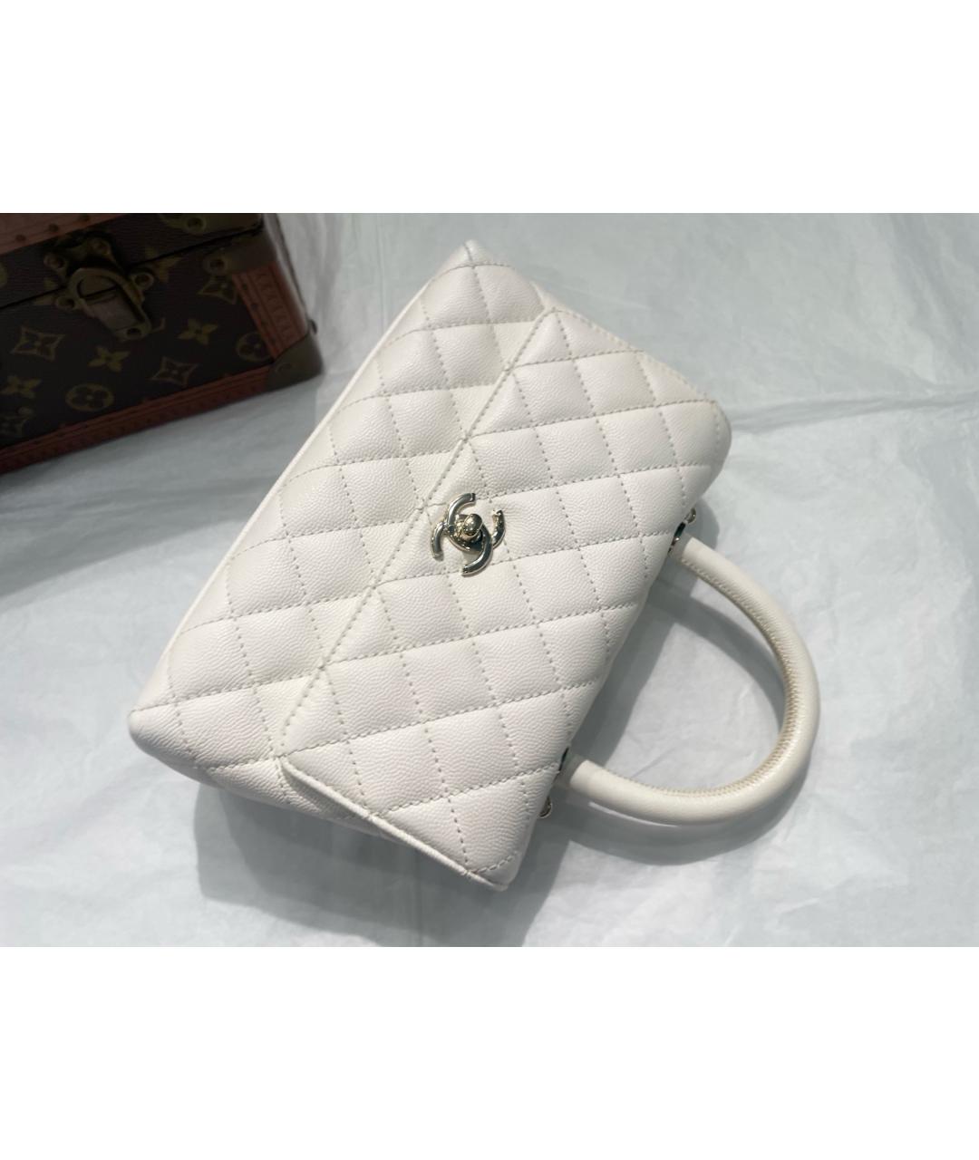 CHANEL Белая кожаная сумка с короткими ручками, фото 5