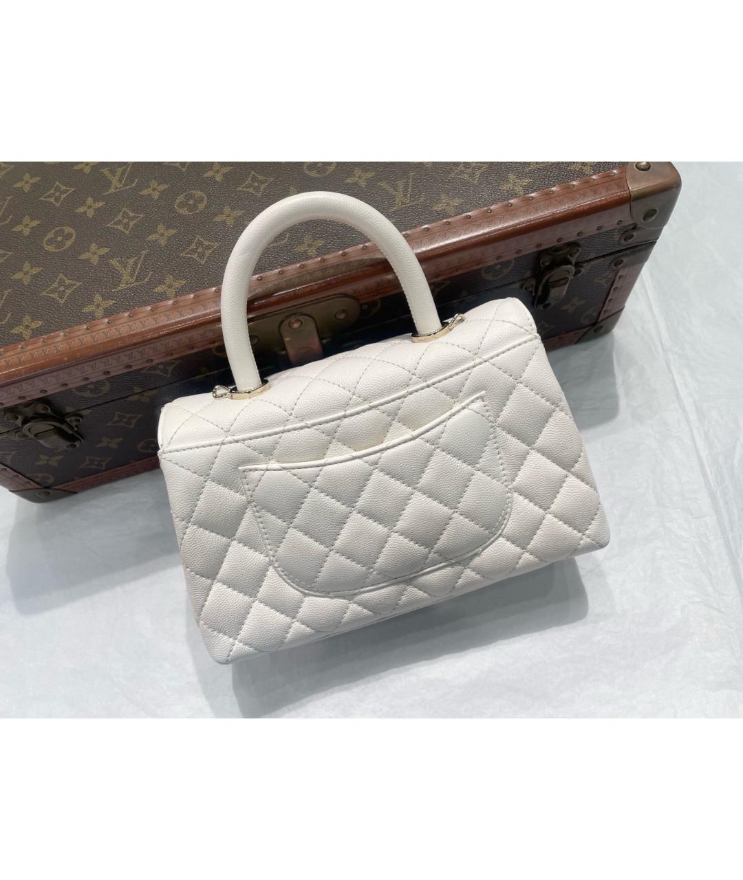 CHANEL Белая кожаная сумка с короткими ручками, фото 2