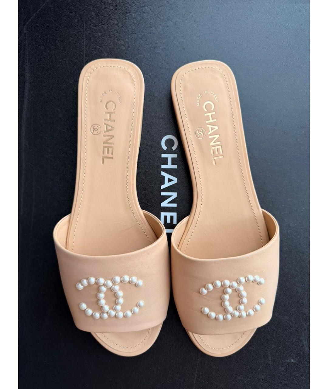 CHANEL Бежевые кожаные шлепанцы, фото 4