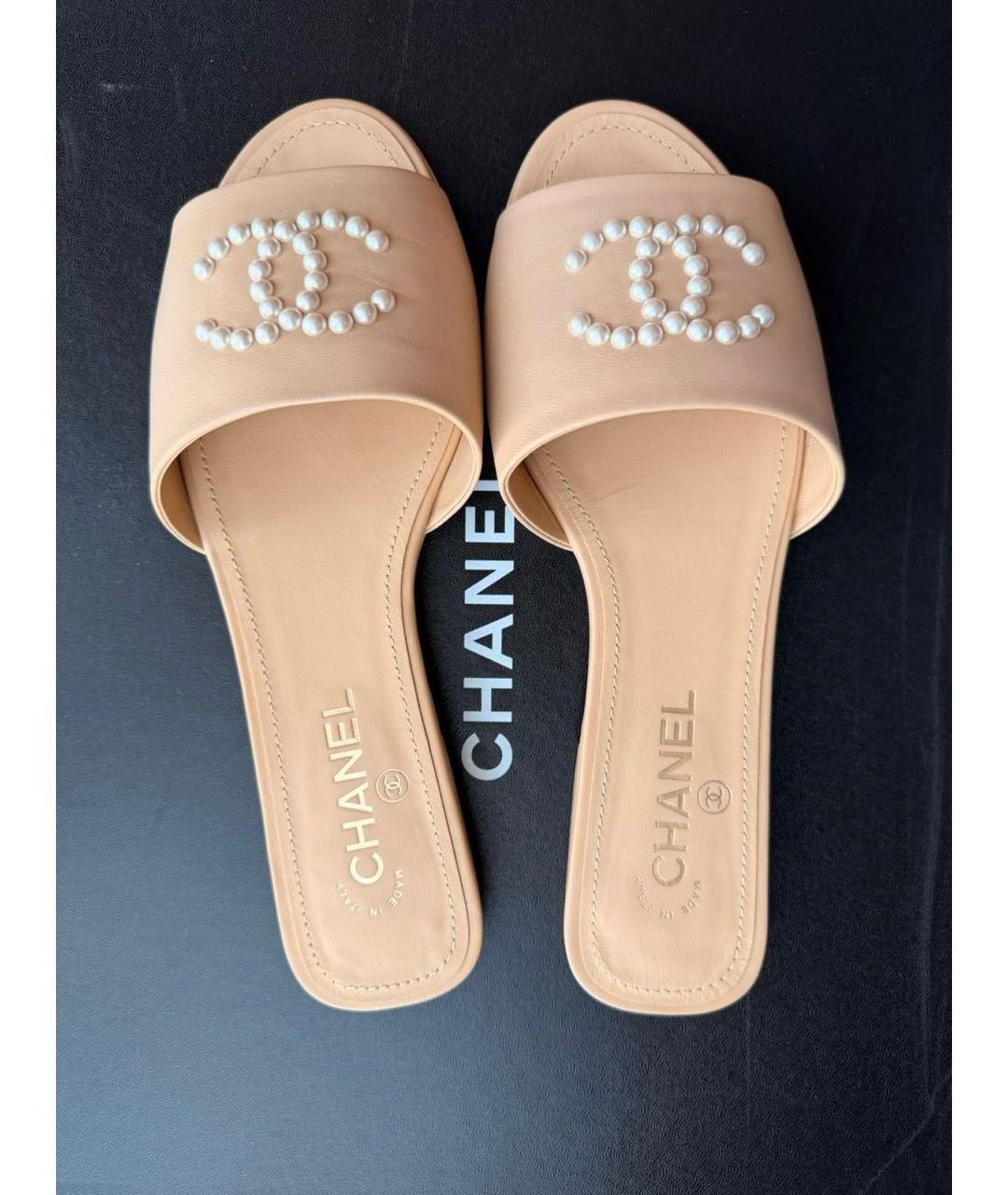 CHANEL Бежевые кожаные шлепанцы, фото 3