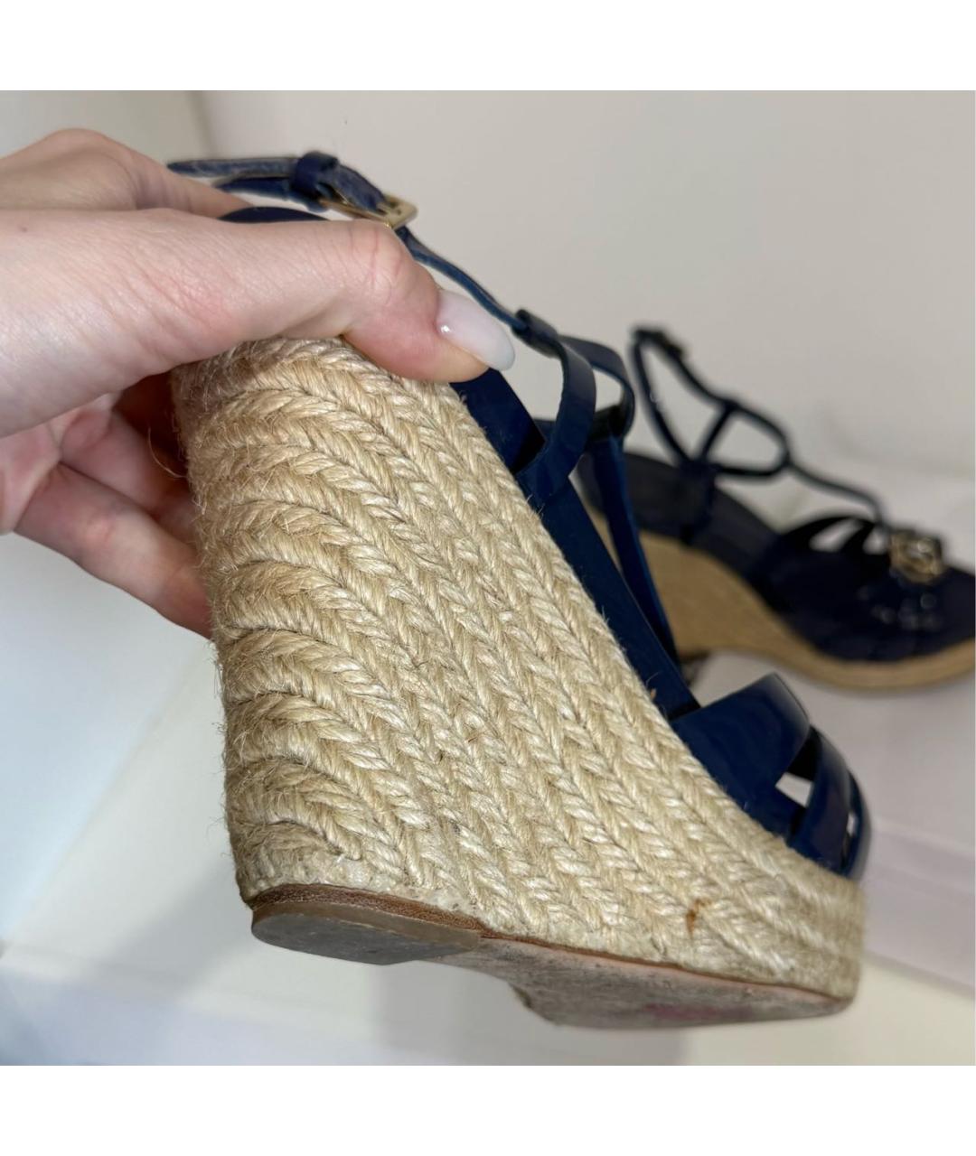 CHRISTIAN DIOR Синие босоножки из лакированной кожи, фото 4