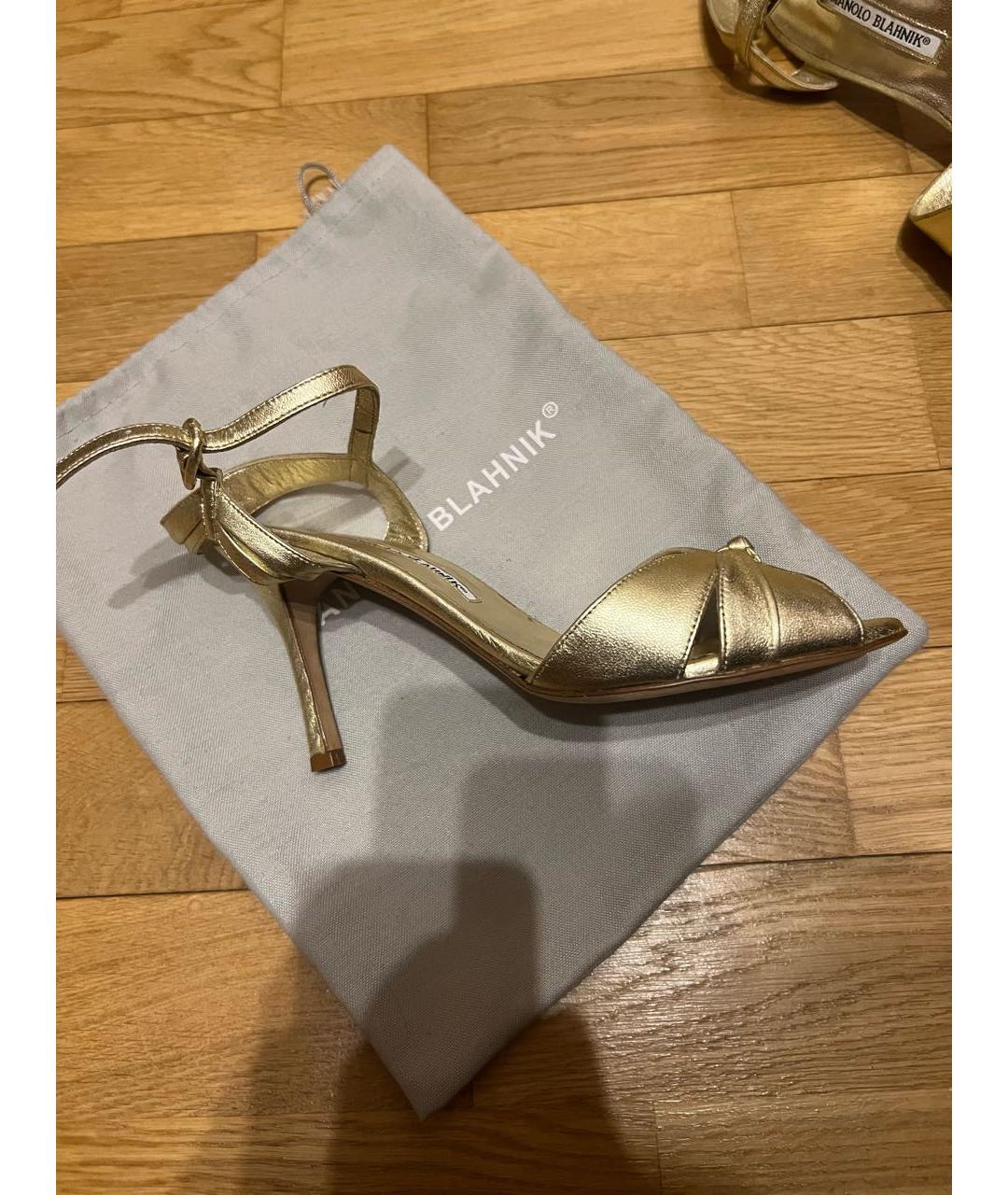 MANOLO BLAHNIK Золотые кожаные босоножки, фото 5