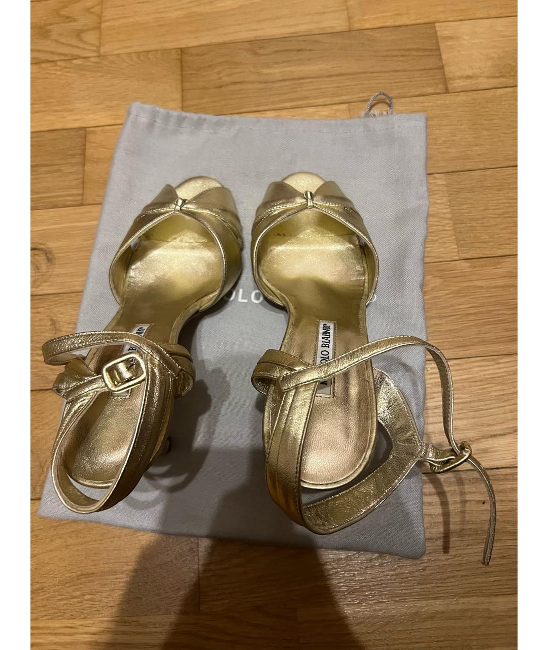 MANOLO BLAHNIK Золотые кожаные босоножки, фото 3