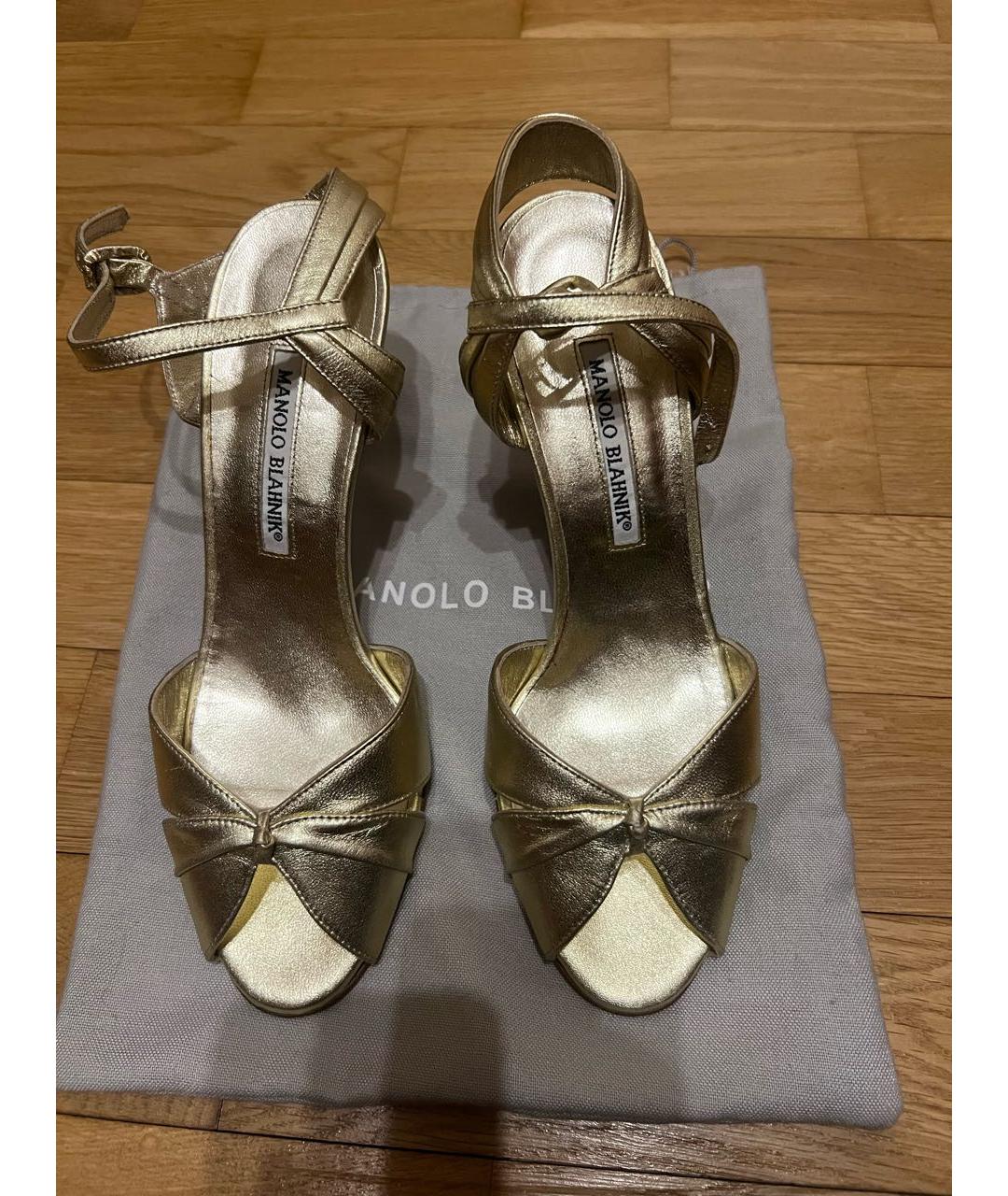 MANOLO BLAHNIK Золотые кожаные босоножки, фото 2