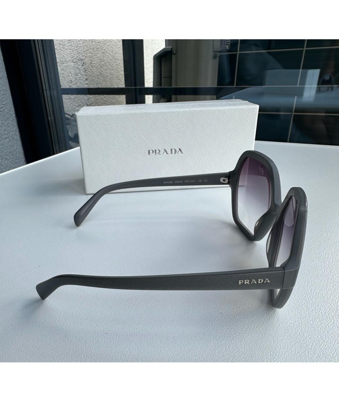 PRADA Серые пластиковые солнцезащитные очки, фото 2