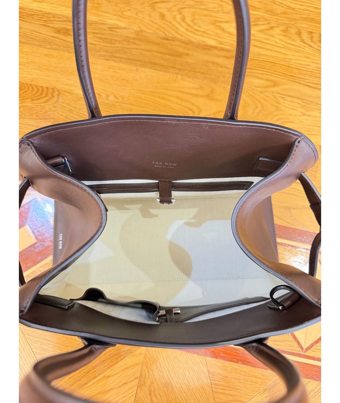 THE ROW Коричневая кожаная сумка с короткими ручками, фото 4