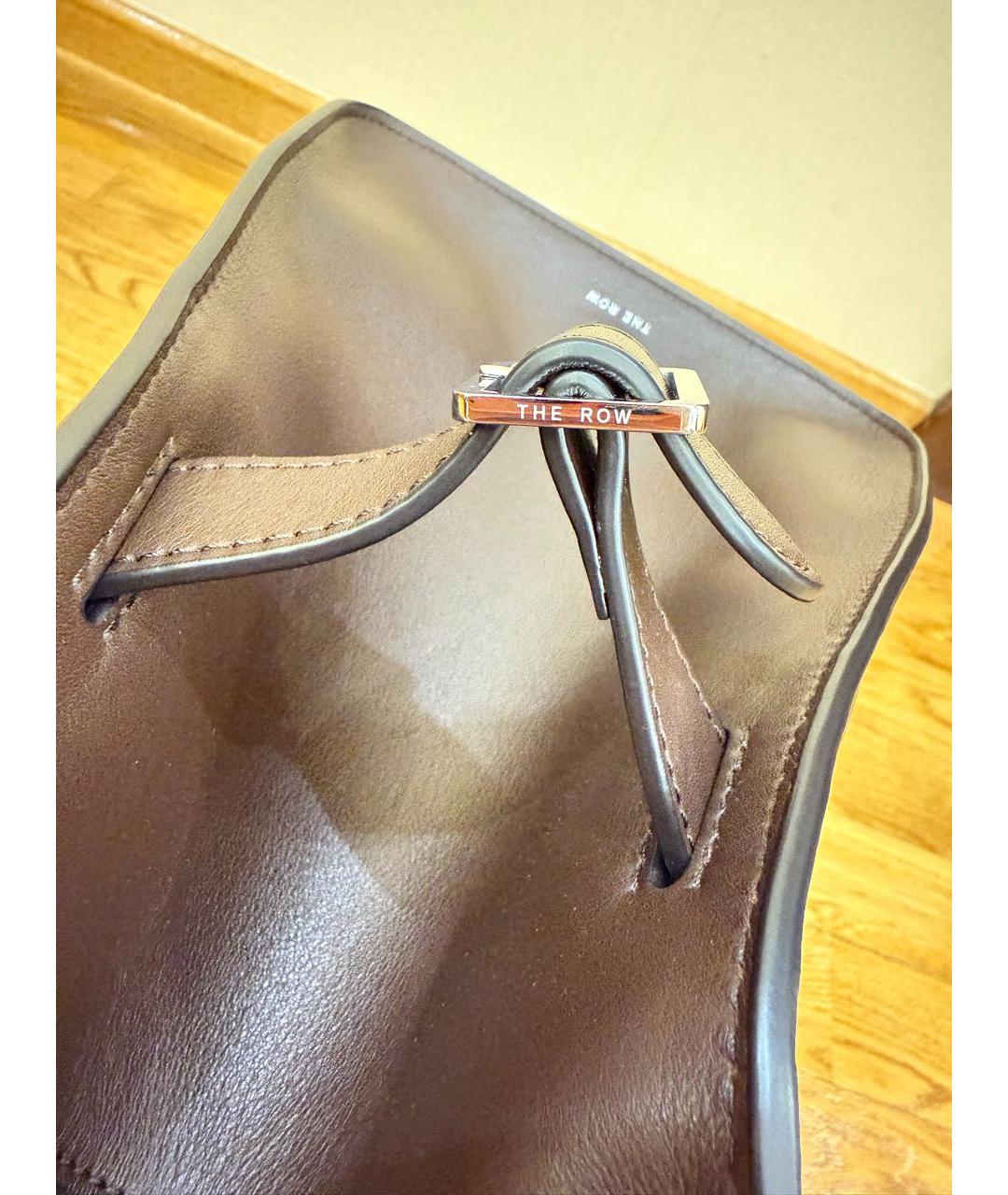 THE ROW Коричневая кожаная сумка с короткими ручками, фото 5