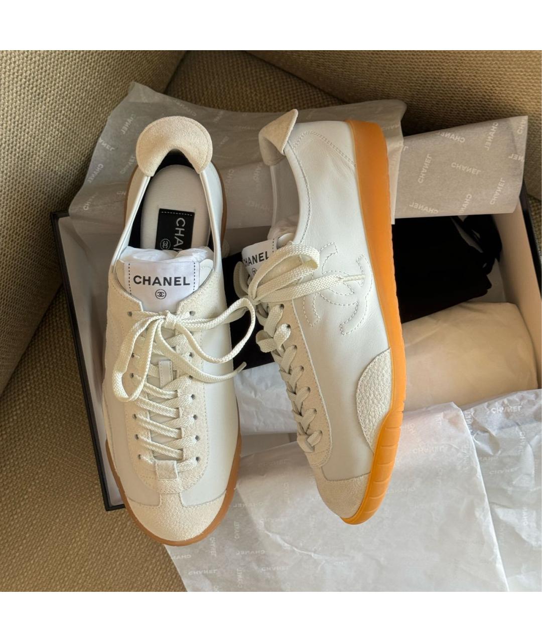 CHANEL Белые кожаные кеды, фото 2