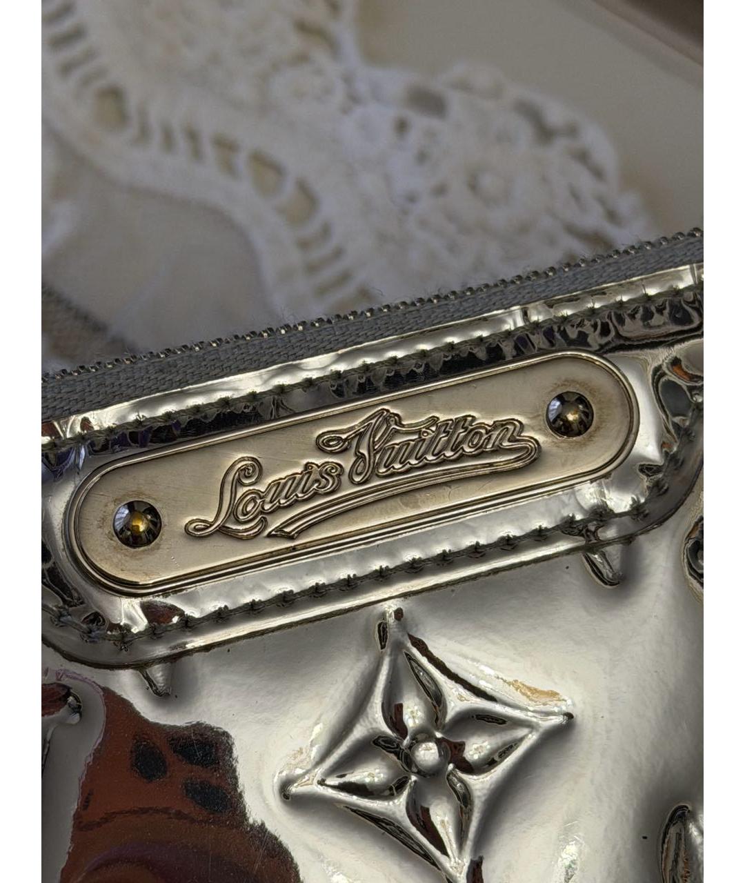 LOUIS VUITTON Серебряная кожаная косметичка, фото 4