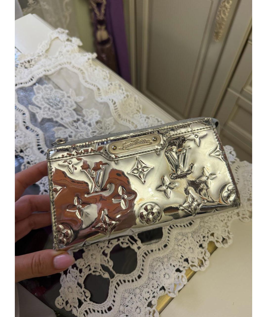LOUIS VUITTON Серебряная кожаная косметичка, фото 2