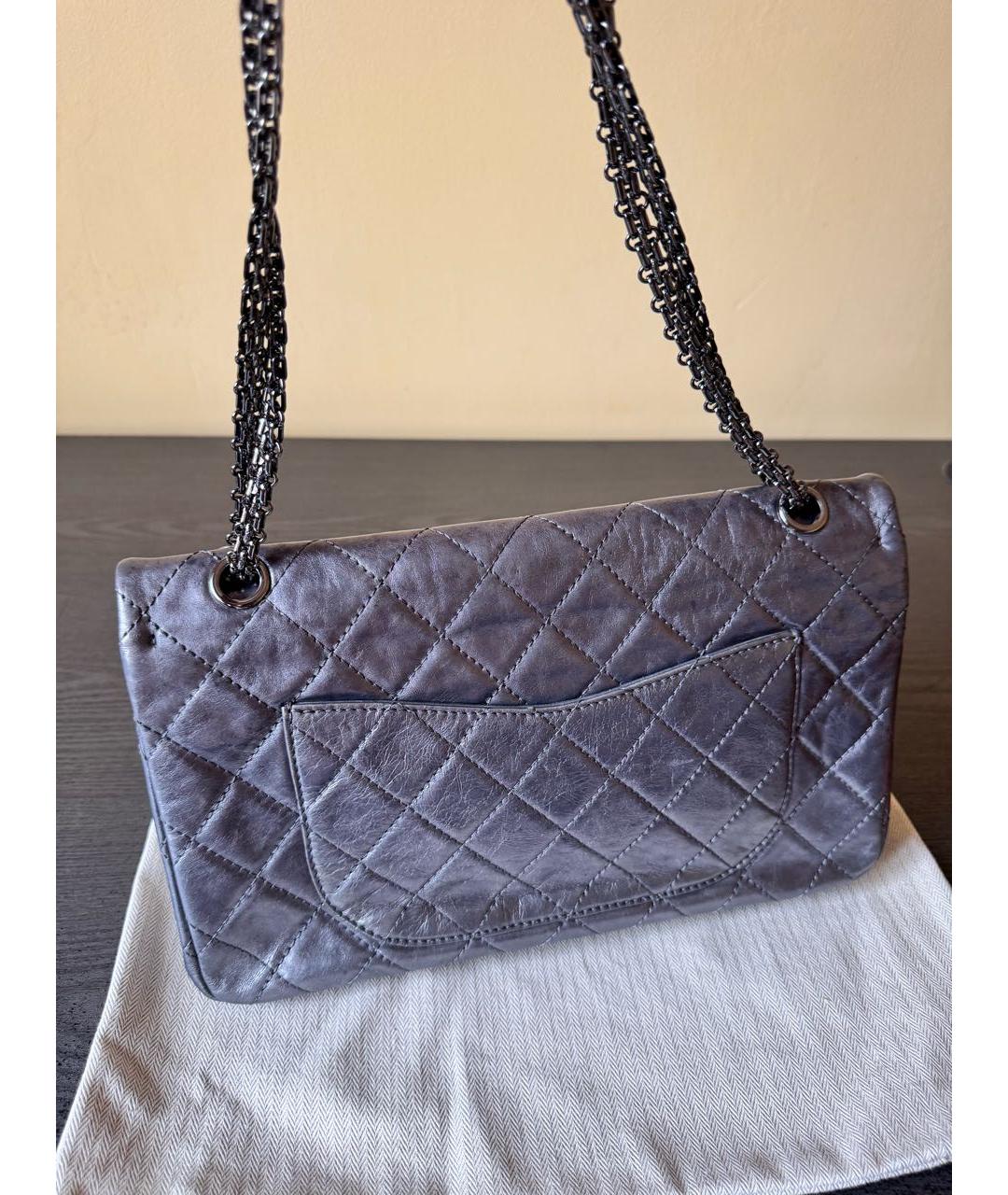 CHANEL Серебряная кожаная сумка с короткими ручками, фото 3