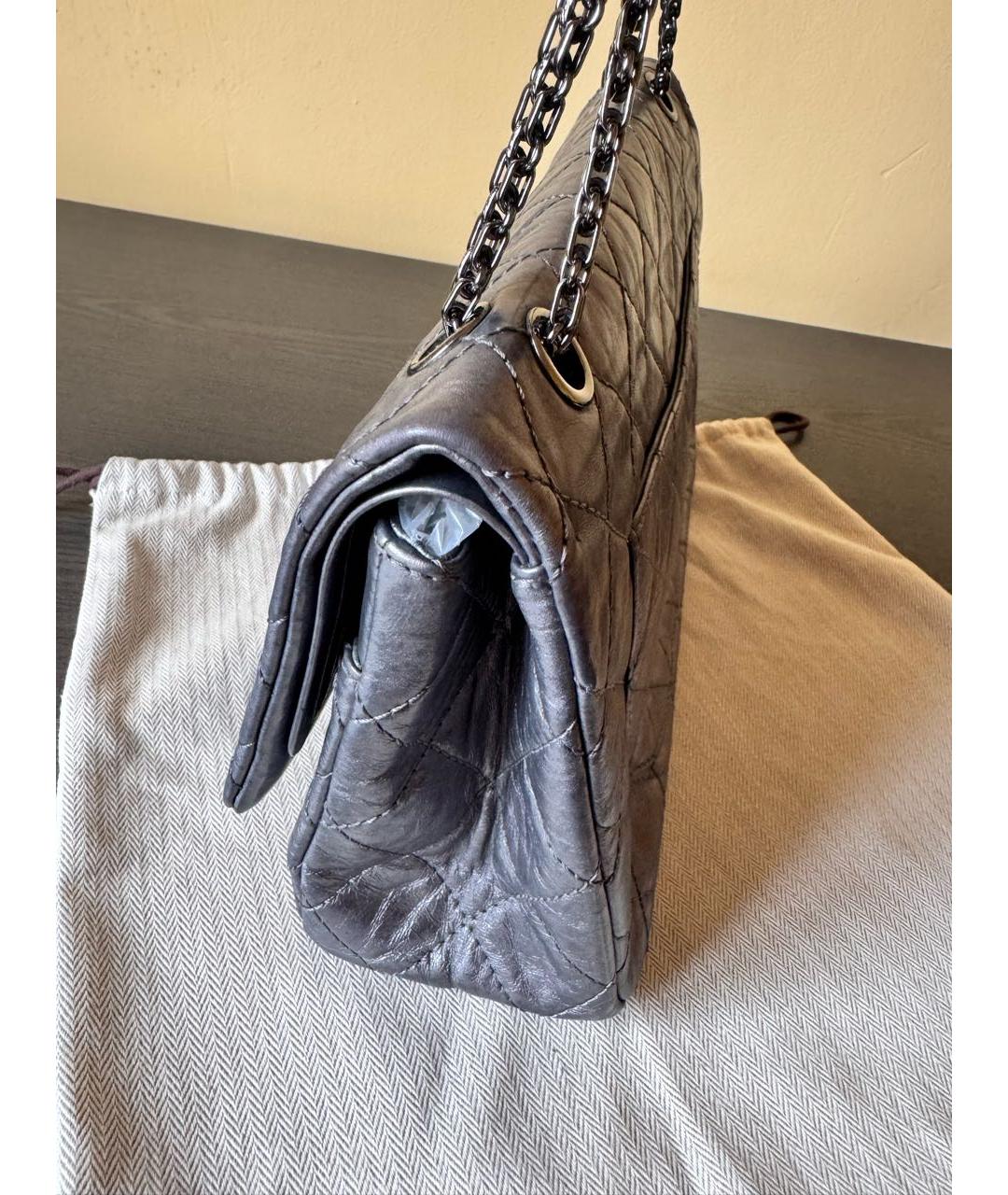 CHANEL Серебряная кожаная сумка с короткими ручками, фото 6