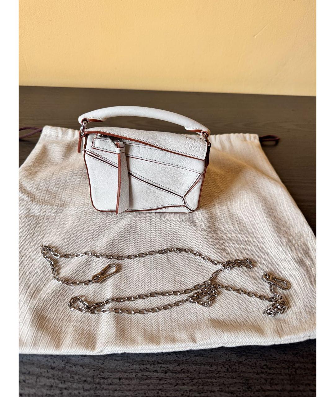 LOEWE Белая кожаная сумка с короткими ручками, фото 9