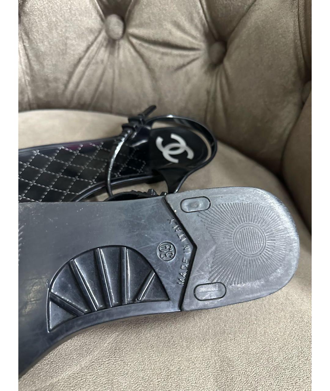 CHANEL Черные резиновые сандалии, фото 6