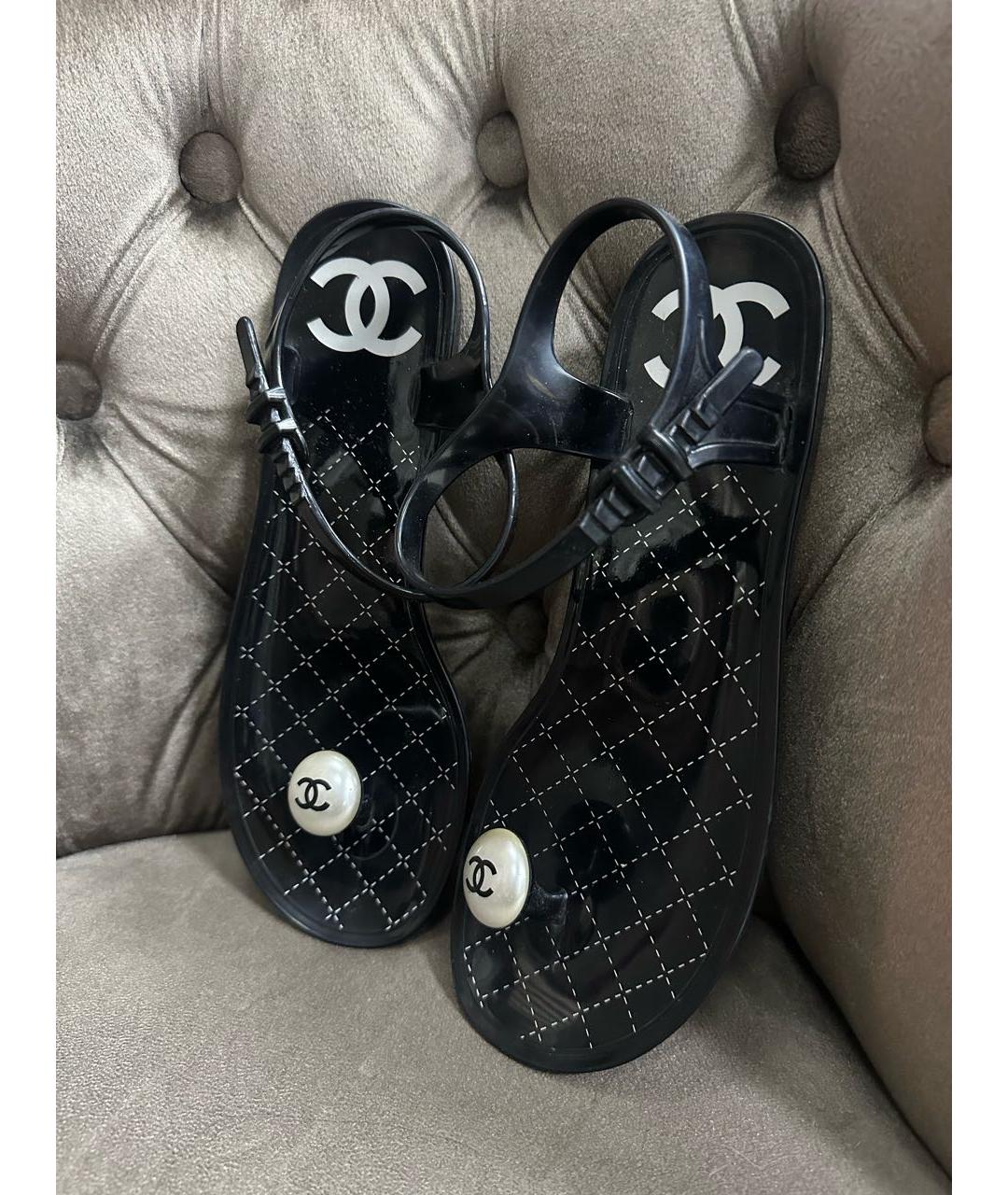 CHANEL Черные резиновые сандалии, фото 2