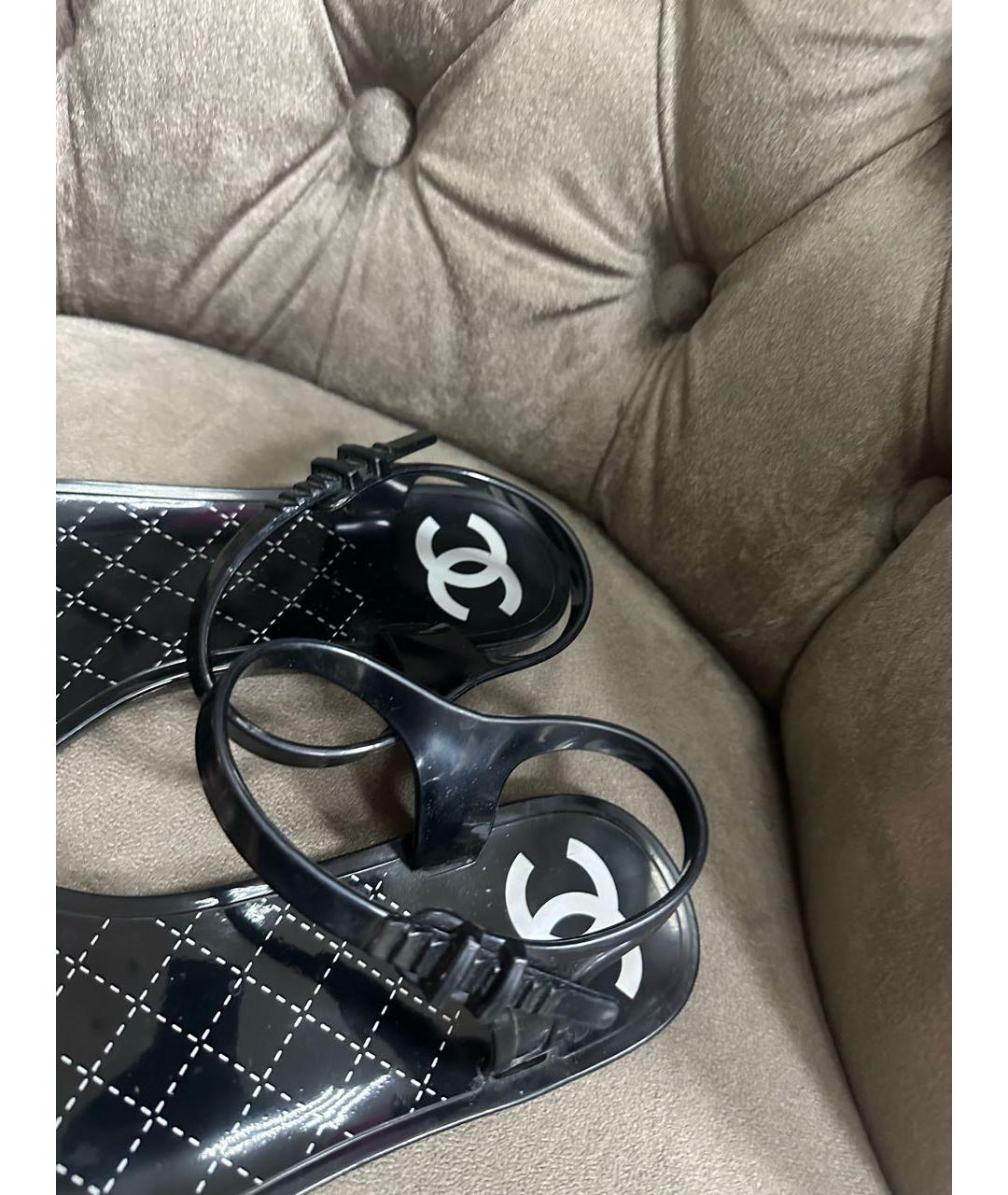 CHANEL Черные резиновые сандалии, фото 4