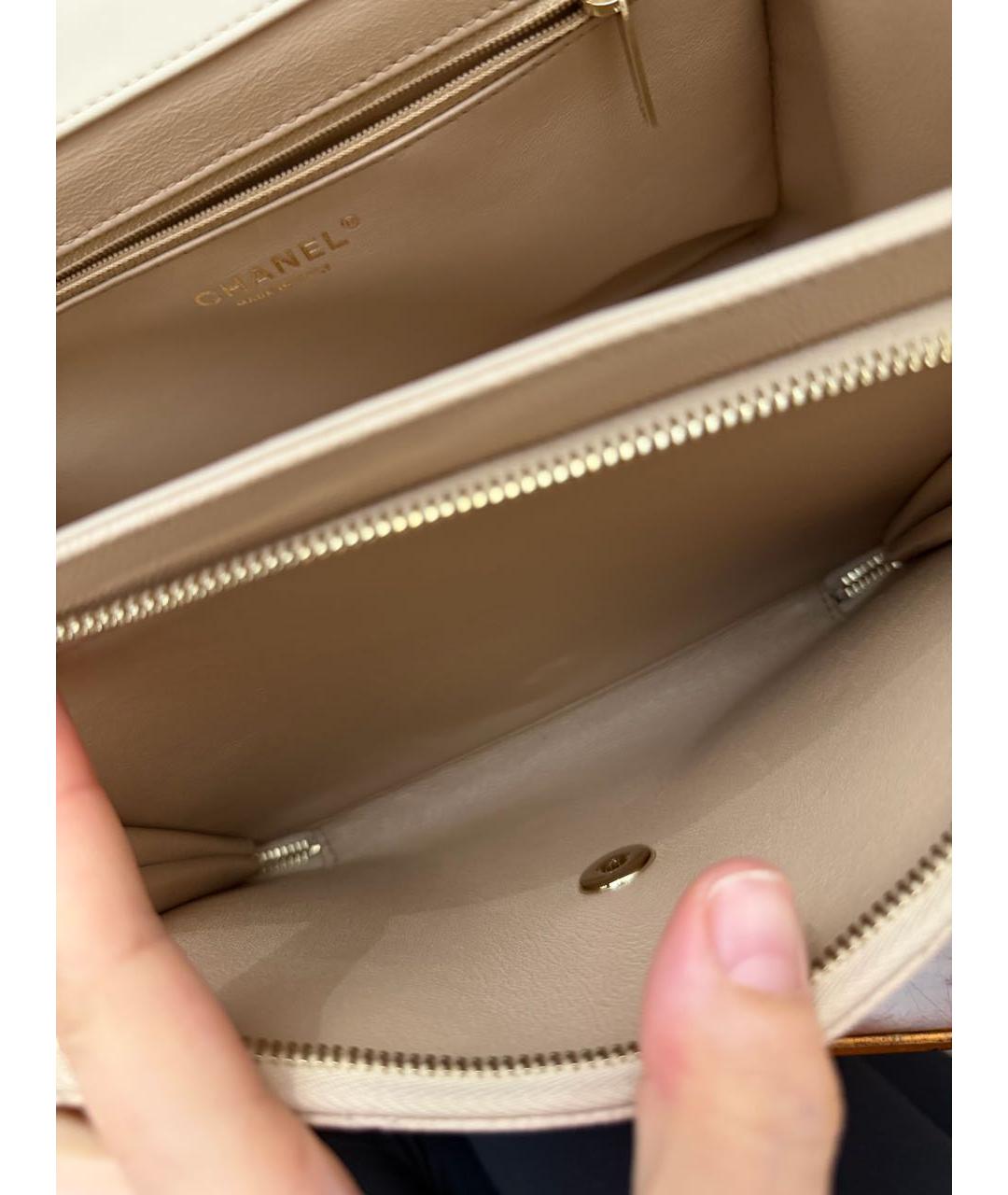 CHANEL Бежевая кожаная сумка через плечо, фото 4